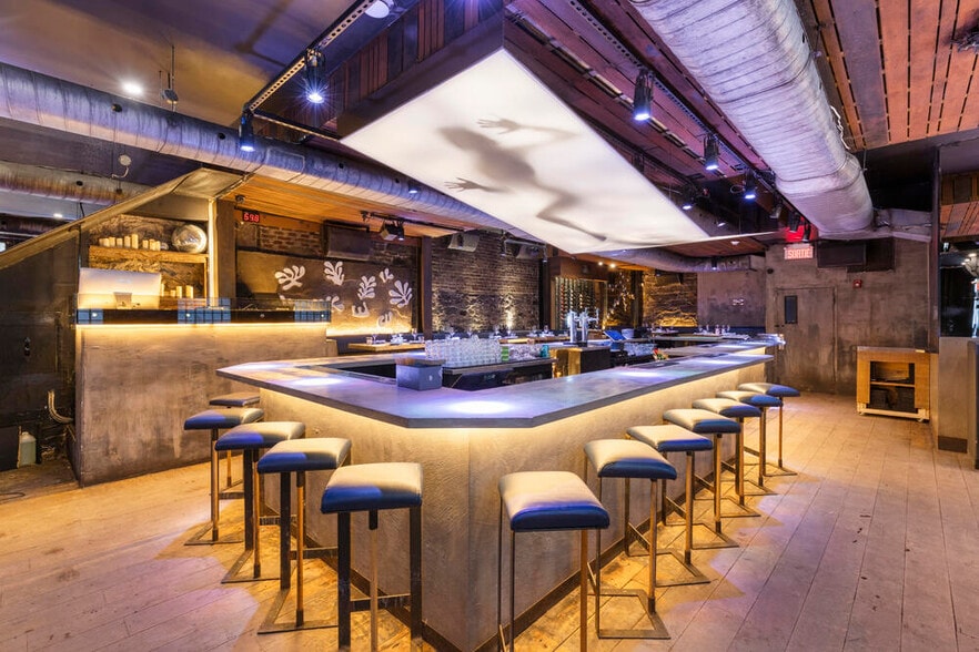 52 Rue Saint-Jacques, Montréal, QC à vendre - Photo du bâtiment - Image 3 de 7