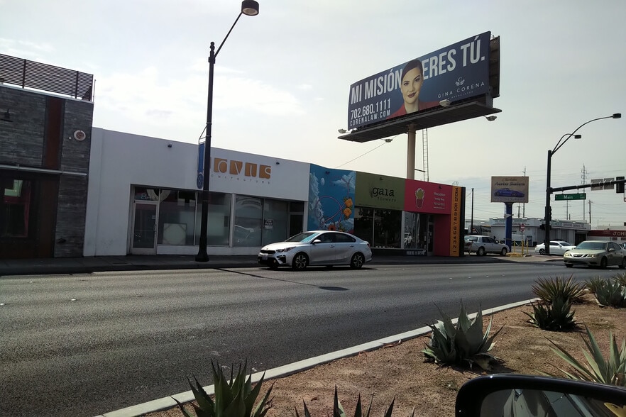 4-8 E Charleston Blvd, Las Vegas, NV for lease - Building Photo - Image 3 of 4