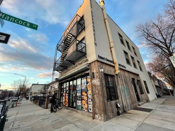 565 Evergreen Ave, Brooklyn, NY for lease - Primary Photo - Image 1 of 1