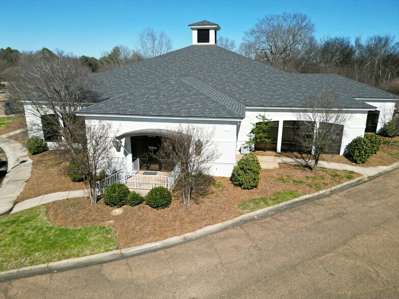 601 Crescent Blvd, Madison, MS à louer - Photo du bâtiment - Image 3 de 23