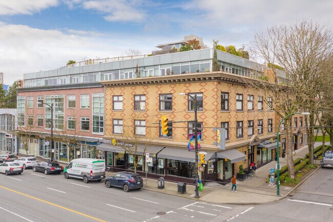 Plus de détails pour 3050-3088 Granville St, Vancouver, BC - Commerce de détail à vendre