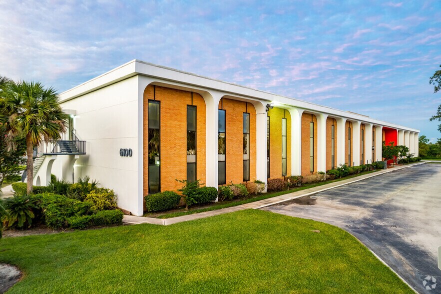 6100 Lake Ellenor Dr, Orlando, FL à louer - Photo du bâtiment - Image 2 de 27