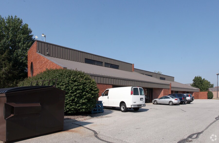 2485 Directors Row, Indianapolis, IN for lease - Building Photo - Image 2 of 7