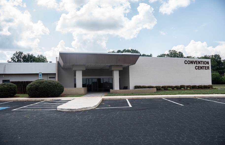 2703 Ramada Rd, Burlington, NC à louer - Photo du bâtiment - Image 2 de 20