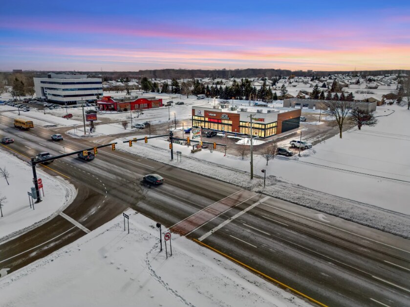 15660-15690 Hall Rd, Clinton Township, MI for lease Primary Photo- Image 1 of 5