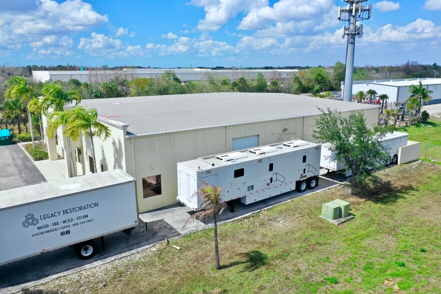 14230 Jetport Loop W, Fort Myers, FL for lease - Building Photo - Image 2 of 7