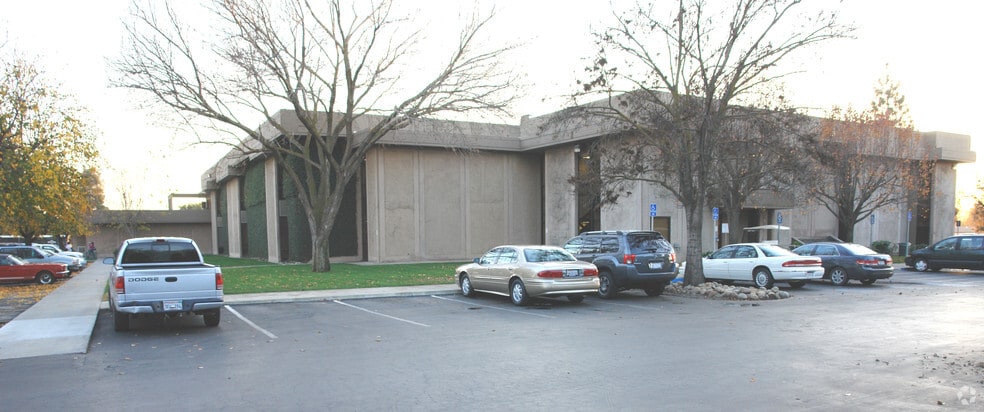 5400 W Hillsdale Ave, Visalia, CA for sale - Building Photo - Image 2 of 3