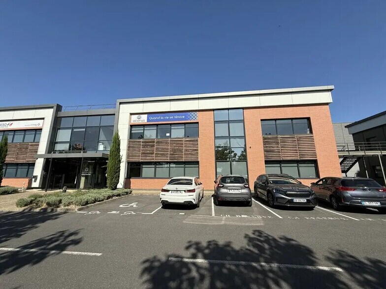 Flex in Villeneuve-la-Garenne for lease - Building Photo - Image 1 of 8
