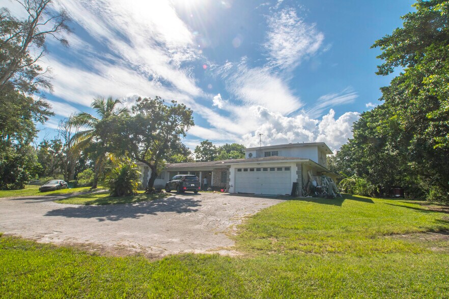 651 North Old Hiatus, Plantation, FL à vendre - Photo du bâtiment - Image 1 de 19