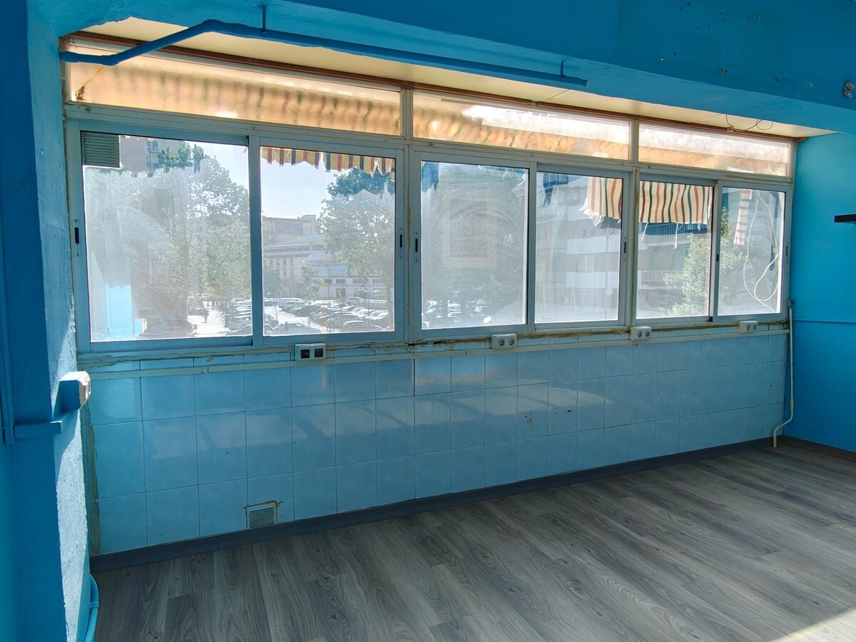 L'Hospitalet de Llobregat, BAR 08907 - - - Interior Photo - Image 2 of 47