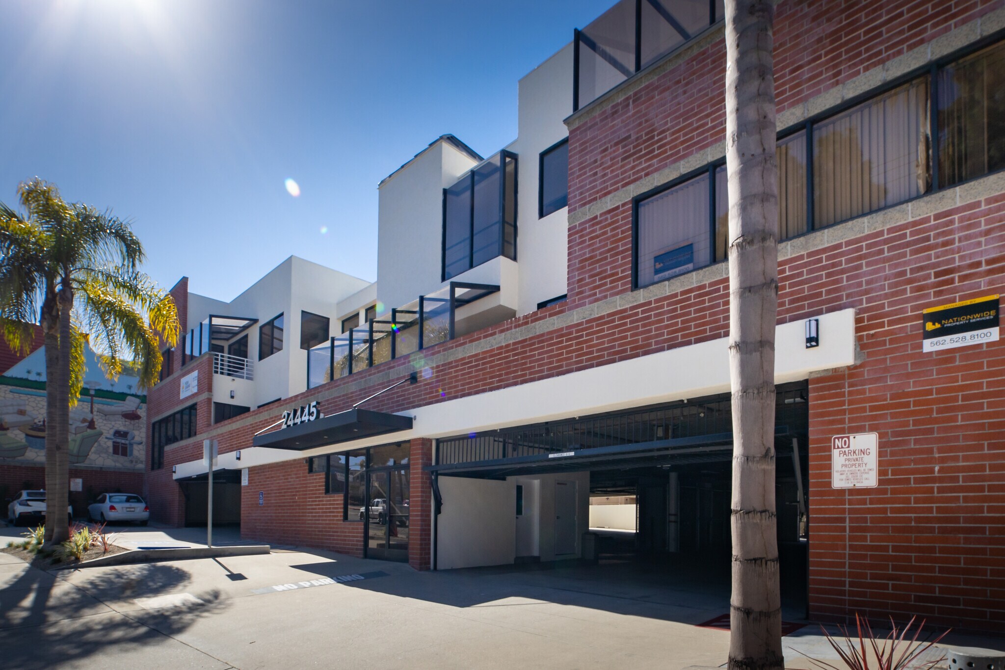 24445 Hawthorne Blvd, Torrance, CA à louer Photo du bâtiment- Image 1 de 24
