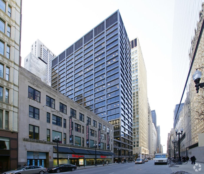 15 W Washington St, Chicago, IL for lease - Building Photo - Image 2 of 14