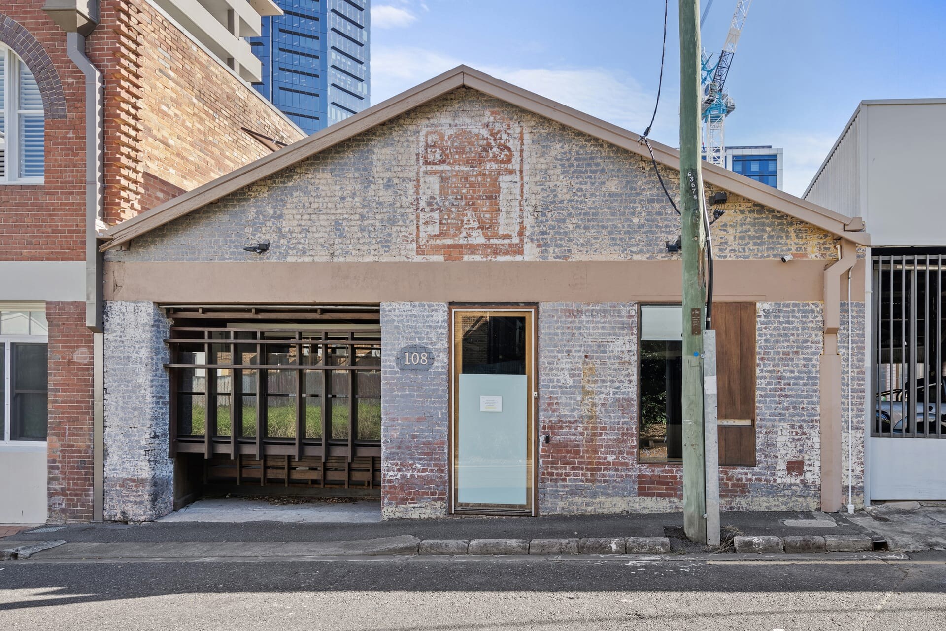 106-108 Bowen St, Spring Hill for lease Primary Photo- Image 1 of 2
