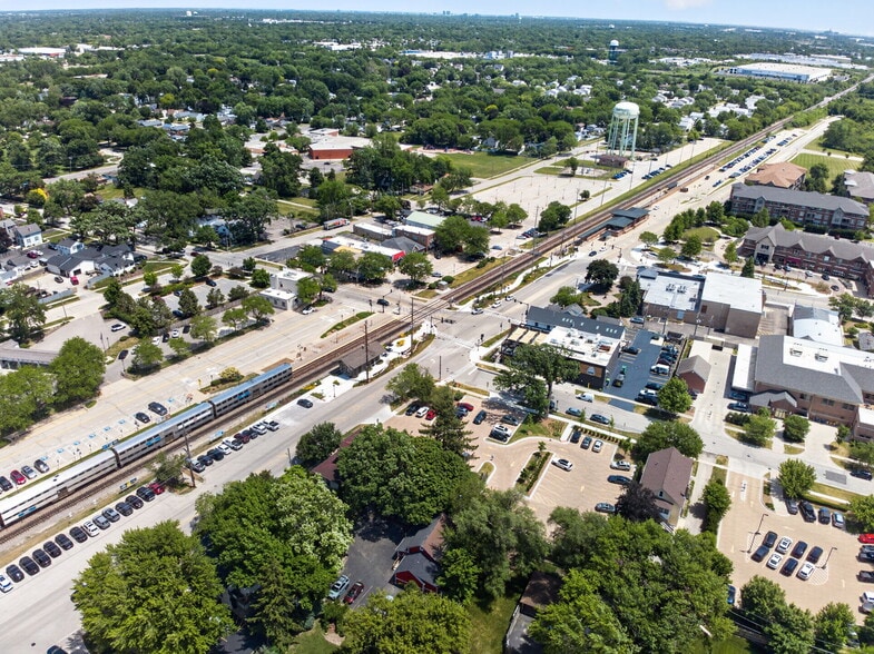 211 W Railroad Ave, Bartlett, IL à vendre - Photo du bâtiment - Image 3 de 56