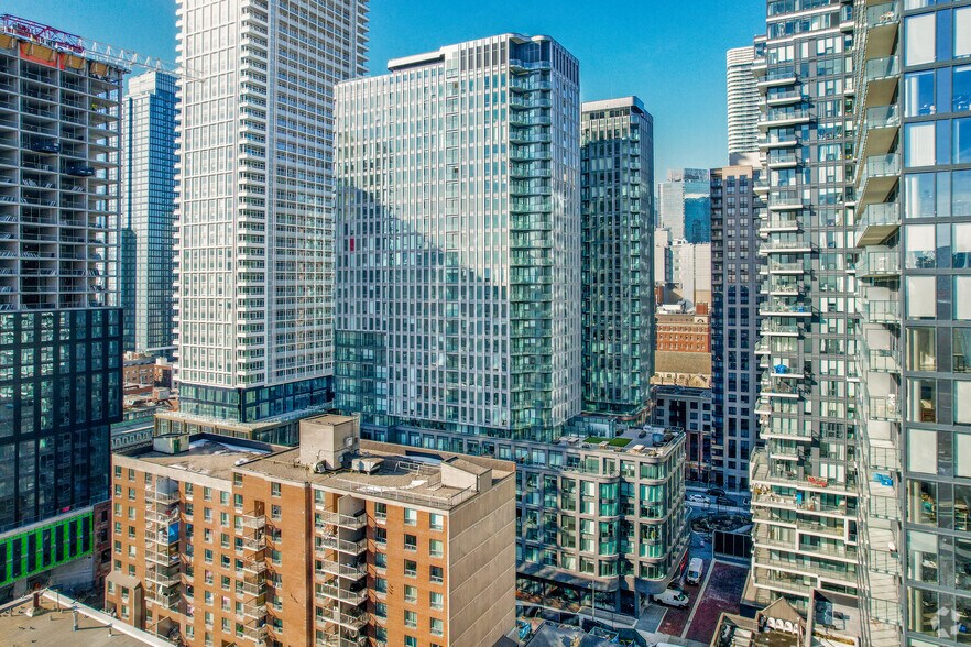 30 Mutual St, Toronto, ON à louer - Photo du bâtiment - Image 1 de 3