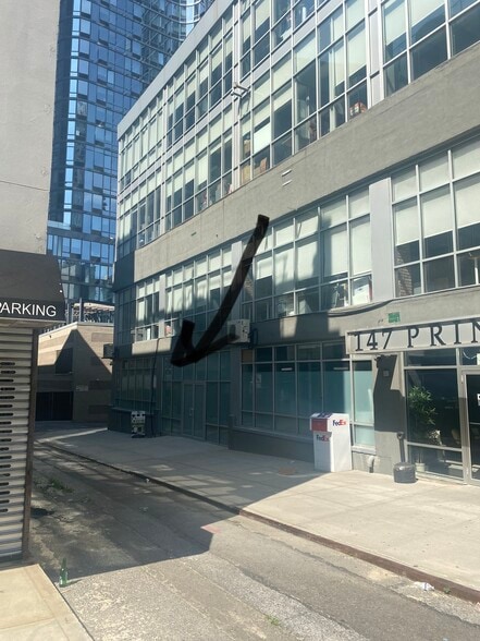 147 Prince St, Brooklyn, NY for lease - Building Photo - Image 2 of 2