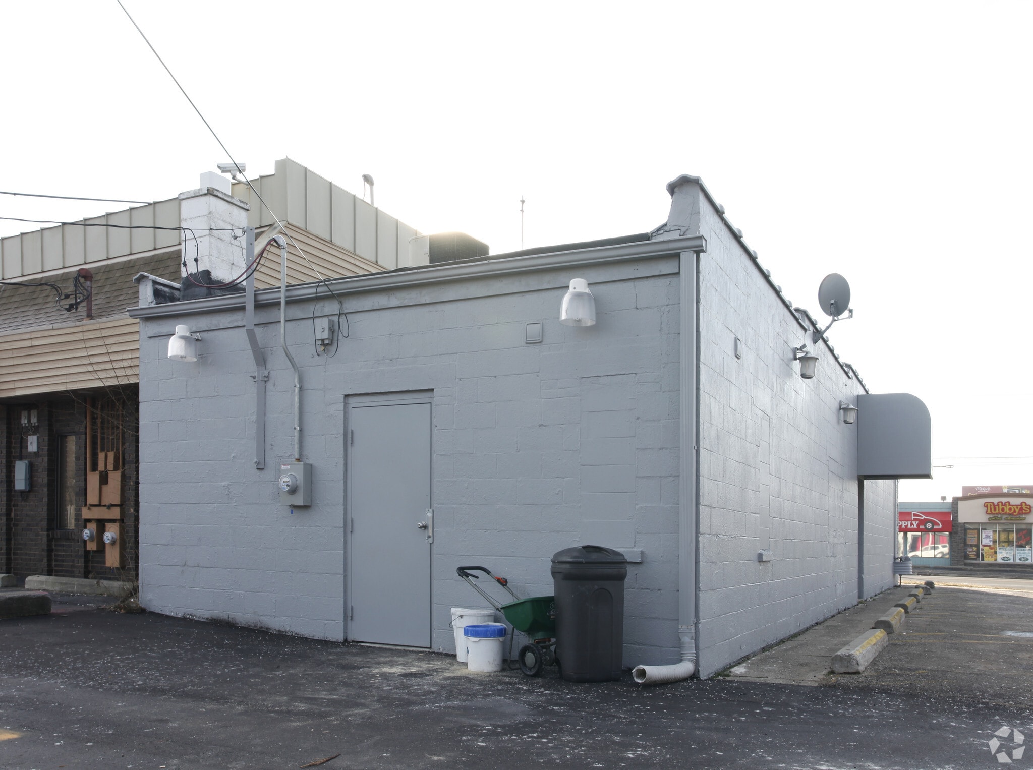 24070 W 10 Mile Rd, Southfield, MI for lease Building Photo- Image 1 of 2