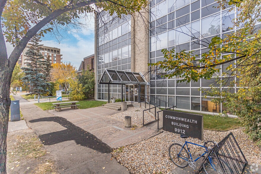 9912 106th St NW, Edmonton, AB à louer - Photo du bâtiment - Image 2 de 4