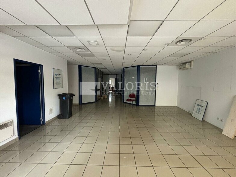 142 Avenue Des Frères Lumière, Lyon for lease - Interior Photo - Image 3 of 9