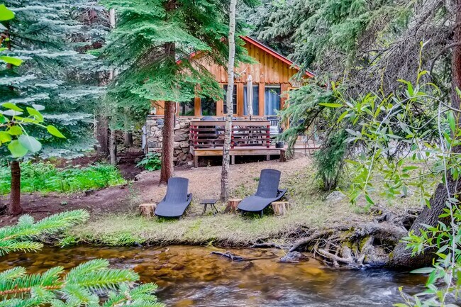 Plus de détails pour 3303 Chicago Creek Rd, Idaho Springs, CO - Services hôteliers à vendre