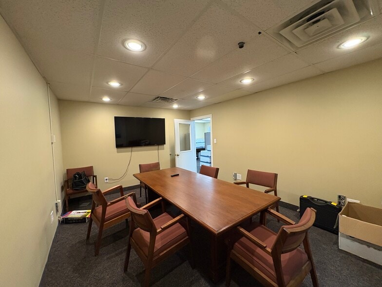 220 Olympic St, Charlotte, NC for lease - Building Photo - Image 3 of 12