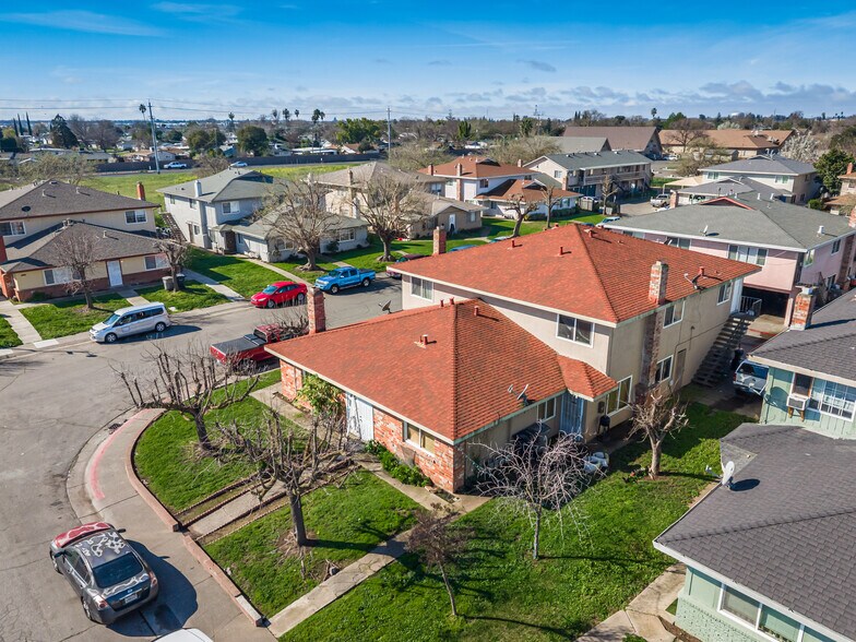 100 Nedra Ct, Sacramento, CA à vendre - Photo du bâtiment - Image 3 de 27