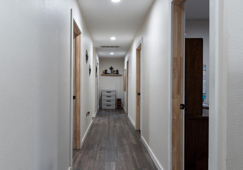 382 Hawthorne Rd, New Waverly, TX for sale - Interior Photo - Image 3 of 24