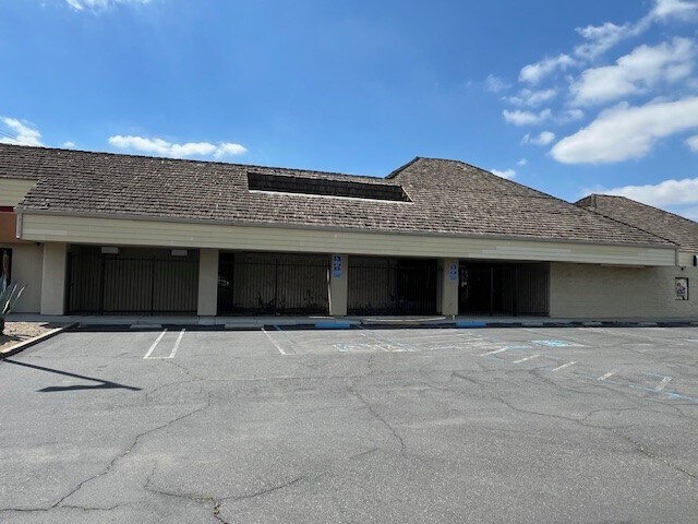 2525 McHenry Ave, Modesto, CA à louer - Photo du bâtiment - Image 2 de 4
