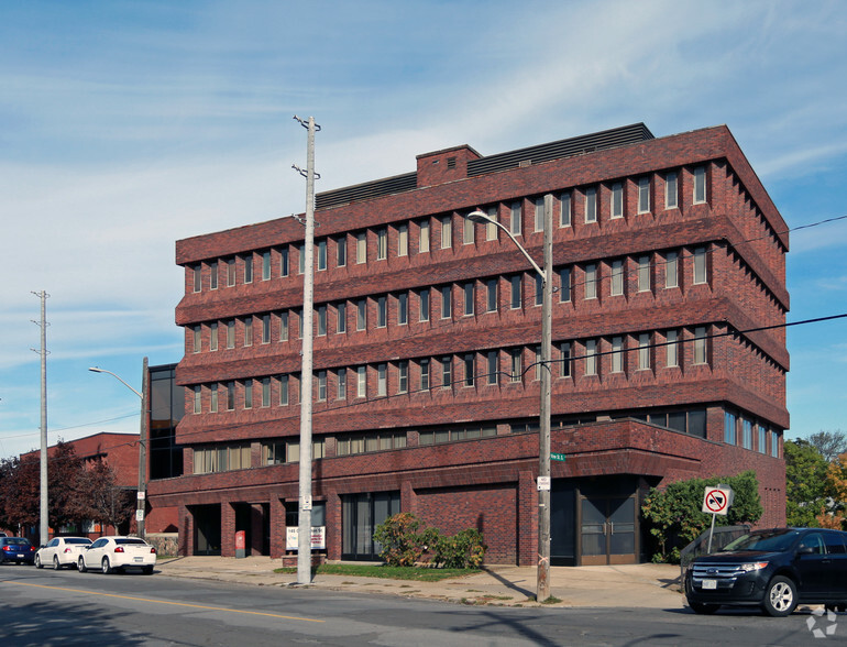 145 Queenston St, St Catharines, ON à louer - Photo principale - Image 1 de 4