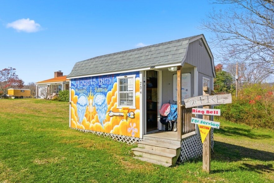 204 Douglas Ln, Pearisburg, VA à vendre - Photo du bâtiment - Image 2 de 54