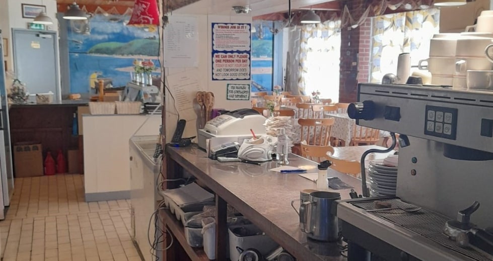 Eva Terr, Ferryside for sale - Interior Photo - Image 3 of 5