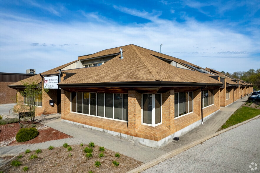 156 Duncan Mill Rd, Toronto, ON for sale - Primary Photo - Image 1 of 1