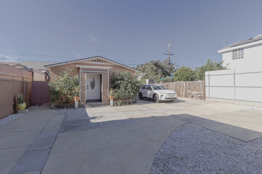 1409 S New Hampshire Ave, Los Angeles, CA à vendre - Photo du bâtiment - Image 2 de 21
