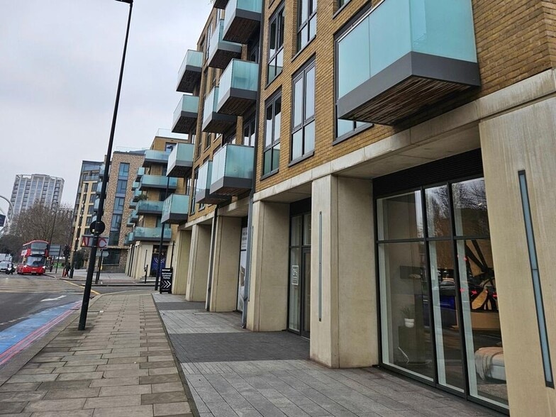York Rd, Londres à vendre - Photo du bâtiment - Image 3 de 15
