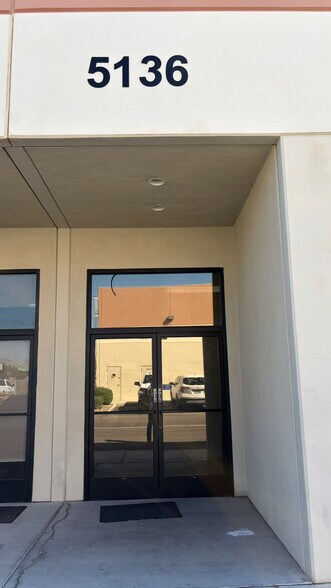 5136 W Patrick Ln, Las Vegas, NV à louer - Photo du bâtiment - Image 2 de 11