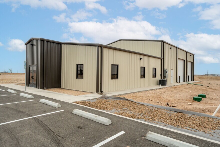 12113 Jordy Rd, Midland, TX à louer - Photo du bâtiment - Image 3 de 17