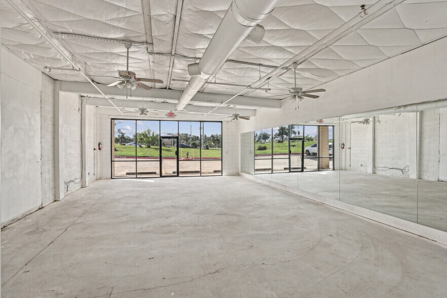 11190 Circle Dr, Austin, TX à louer - Photo du bâtiment - Image 2 de 7