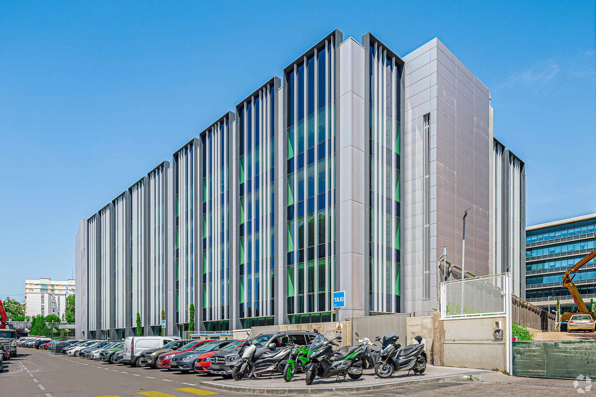 Calle Vía de los Poblados, 7, Madrid, Madrid à louer Photo du bâtiment- Image 1 de 3