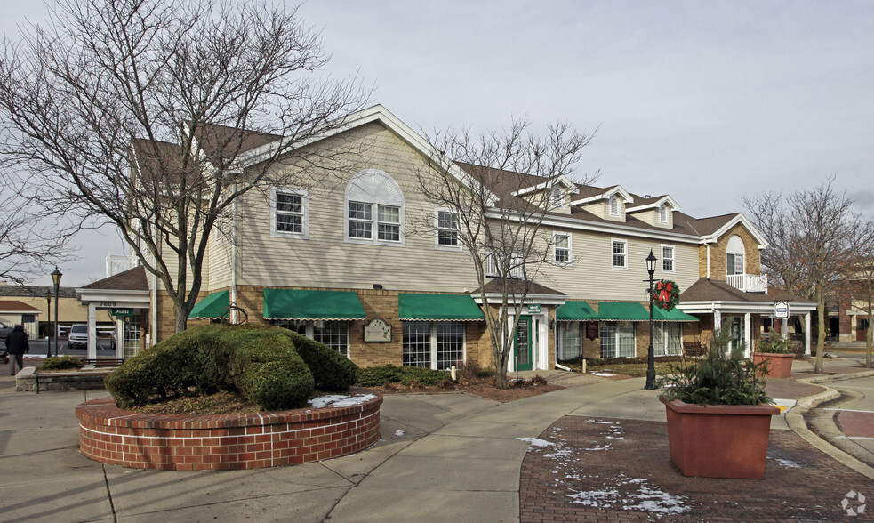 7601-7611 Elmwood Ave, Middleton, WI for sale - Primary Photo - Image 1 of 1