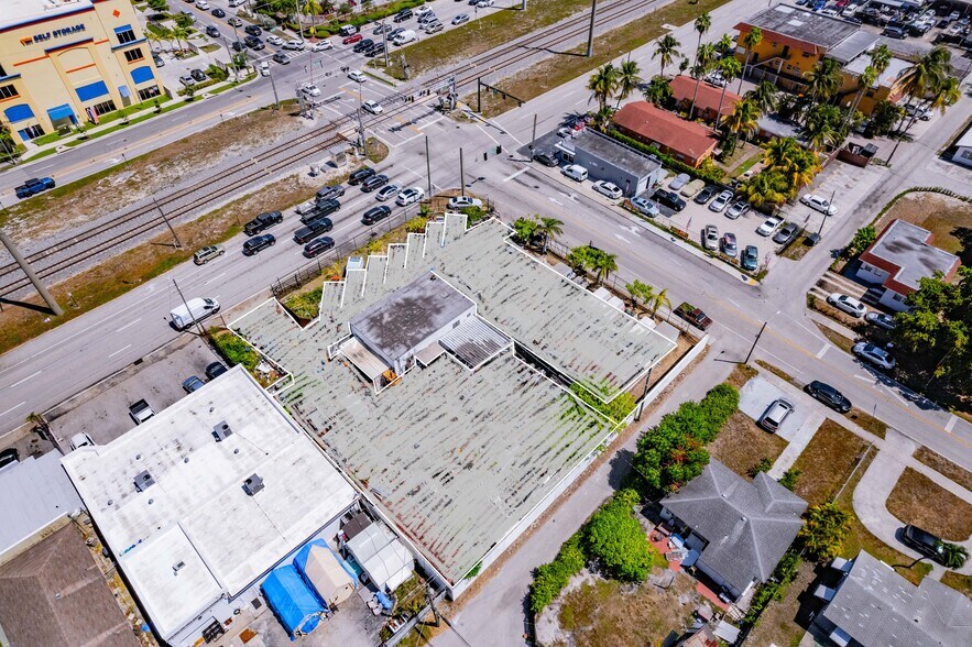 1708 N Dixie Hwy, Hollywood, FL à vendre - Photo du bâtiment - Image 2 de 7