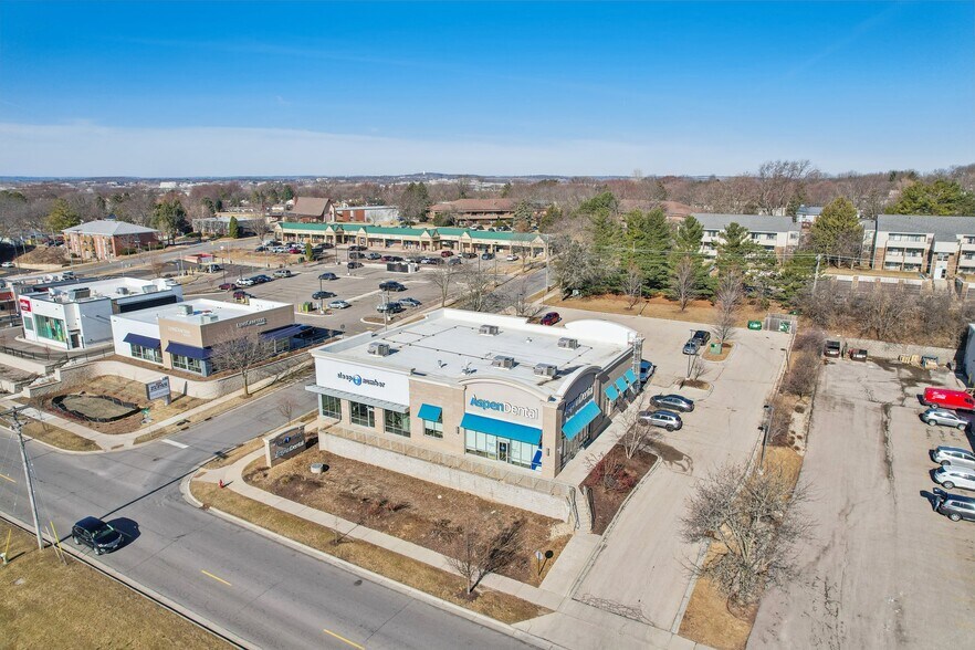 4602 E Washington Ave, Madison, WI à vendre - Photo du bâtiment - Image 2 de 11