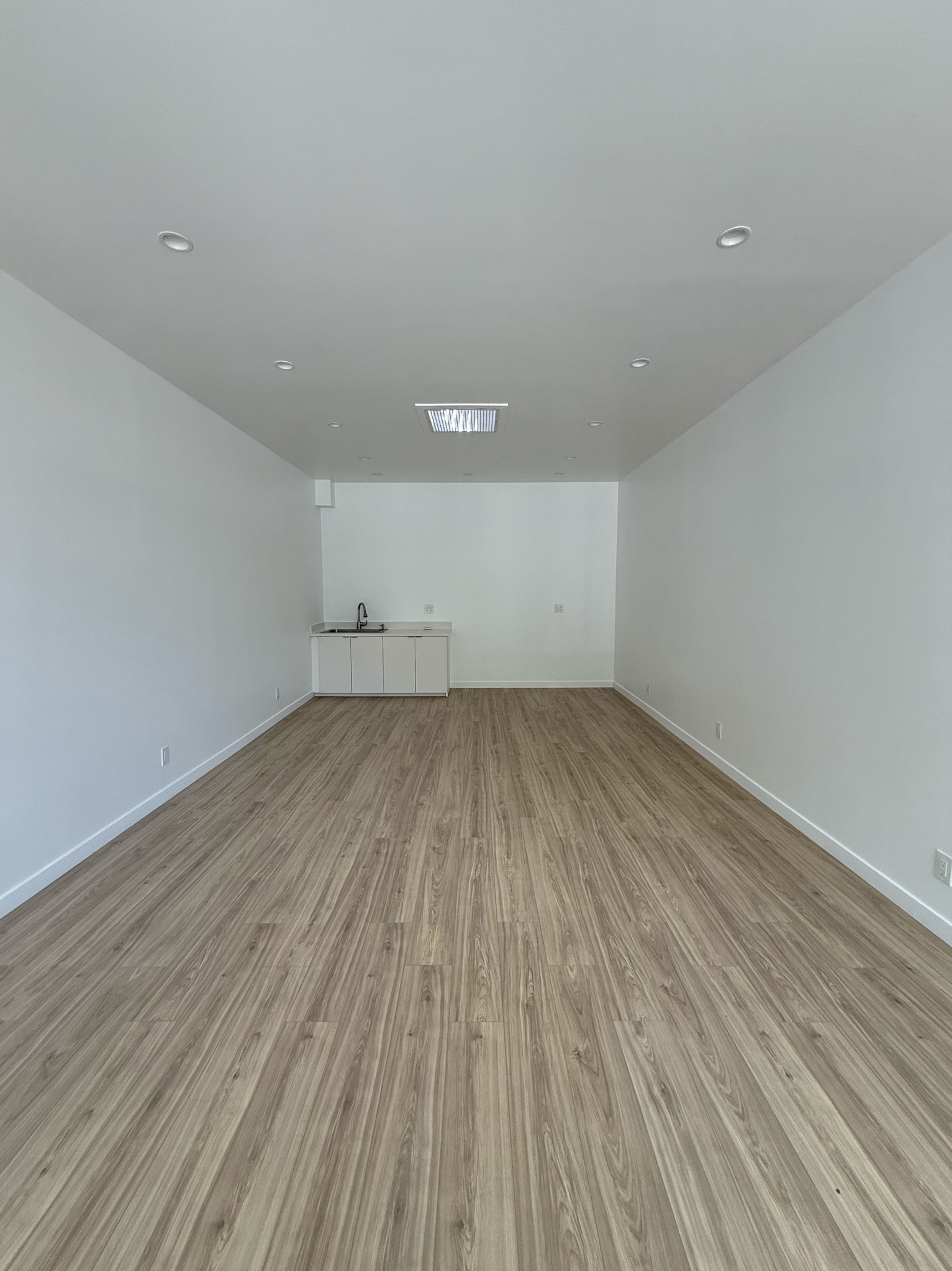 3601-3609 1/2 W Magnolia Blvd, Burbank, CA for lease Interior Photo- Image 1 of 2