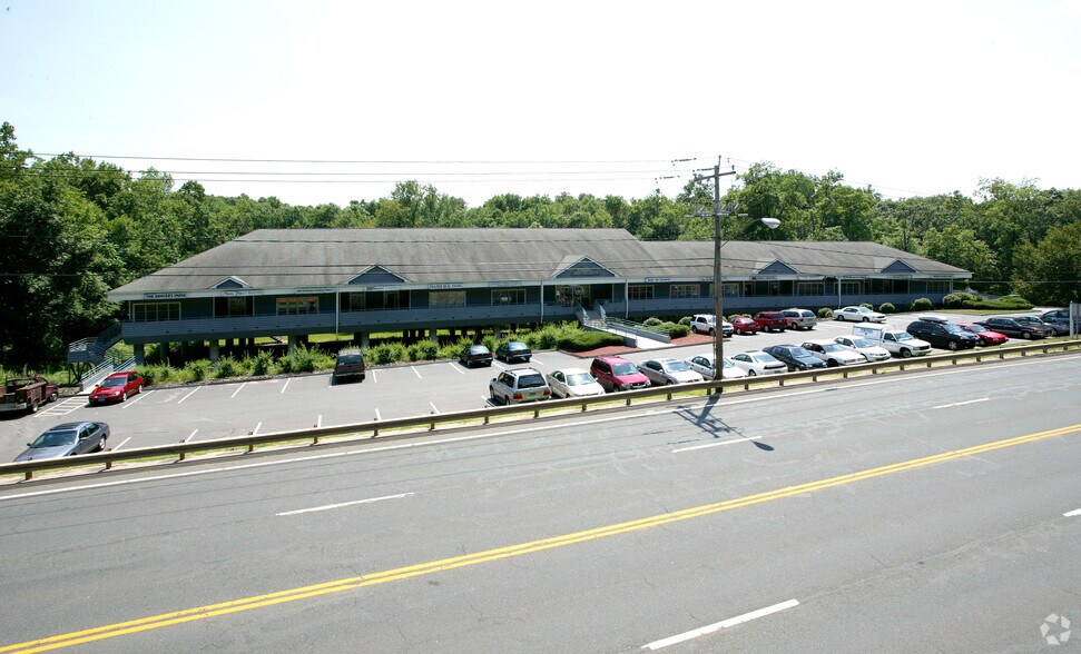 75 Berlin Rd, Cromwell, CT à louer - Photo du bâtiment - Image 2 de 10