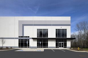 Paw Creek Logistics Center - Services immobiliers commerciaux