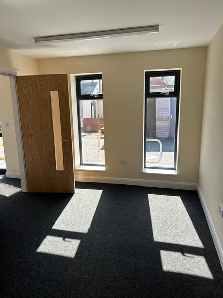 York Rd, York for lease - Building Photo - Image 2 of 3