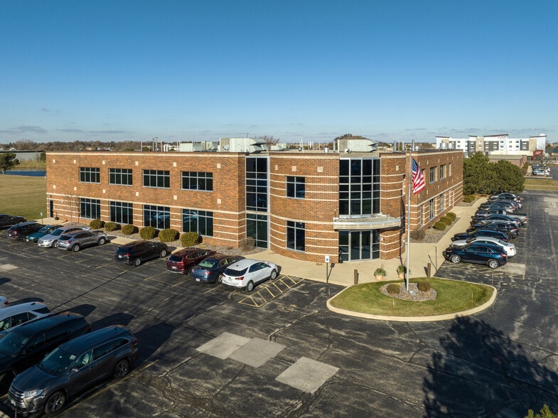 1190 Corporate Center Dr, Oconomowoc, WI for sale - Building Photo - Image 3 of 4