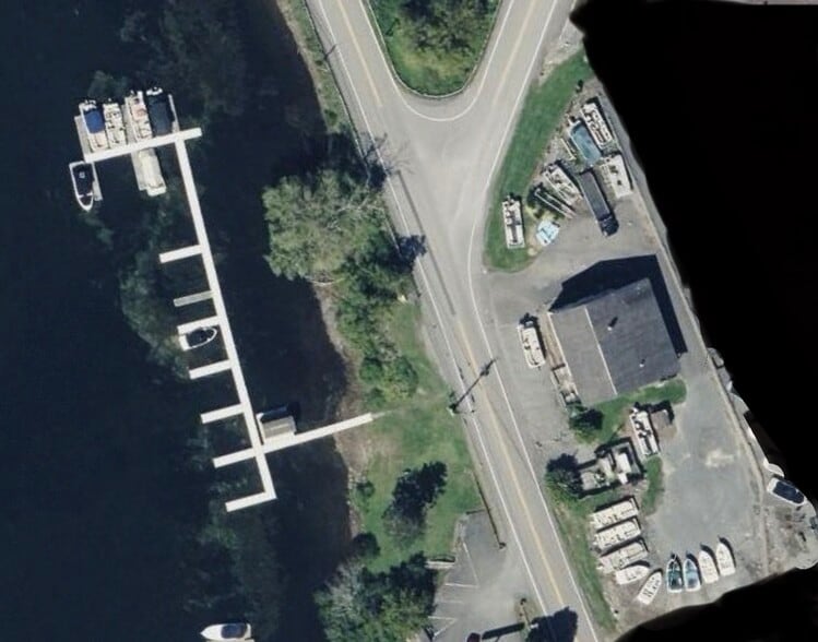 2020 & 2030 Deep Creek Drive portefeuille de 2 propriétés à vendre sur LoopNet.ca - Photo du bâtiment - Image 2 de 6