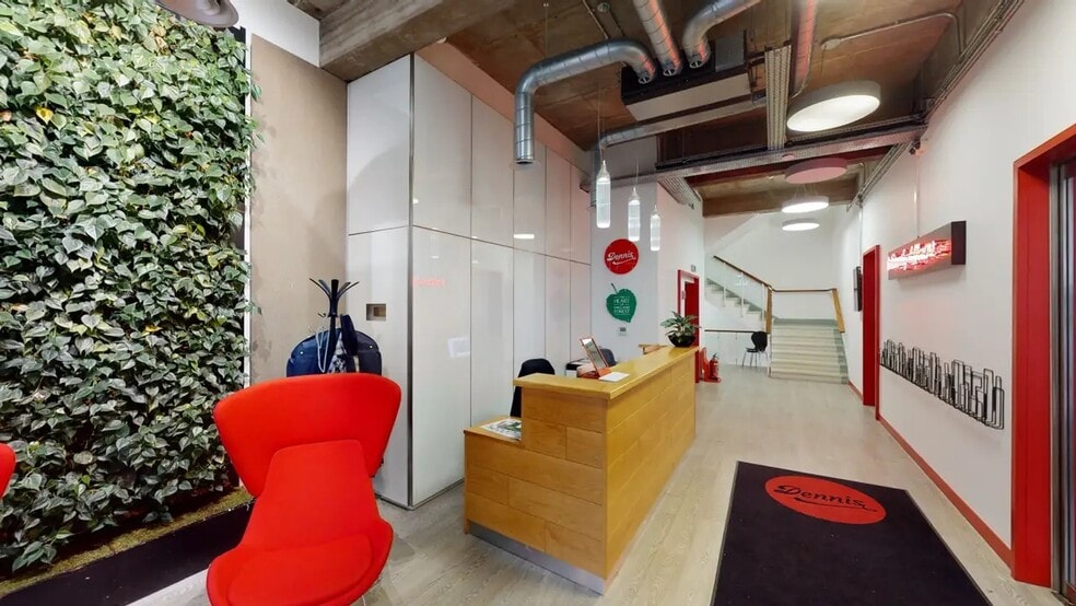 31-32 Alfred Pl, London for lease - Interior Photo - Image 2 of 18