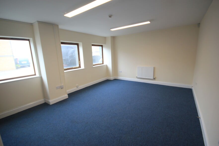 Unit 8 Castle Rd, Sittingbourne for lease - Interior Photo - Image 3 of 5