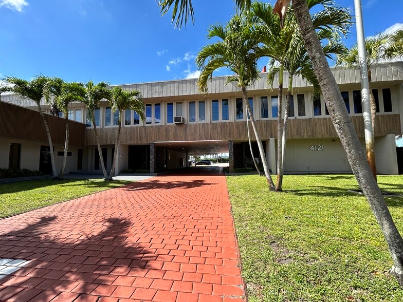 4121 NW 5th St, Plantation, FL à louer - Photo du bâtiment - Image 3 de 10